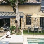 Piscina con Zephyr effetto pietra bali - Home By Kris