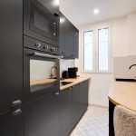 Cucina con effetto piastrelle in cemento - Progetto De Gaulle