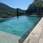 Piscina piastrellata con Solithe