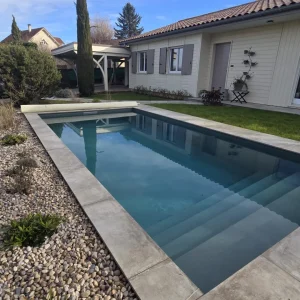 Piscina con Château - Bazzoli Paysagiste